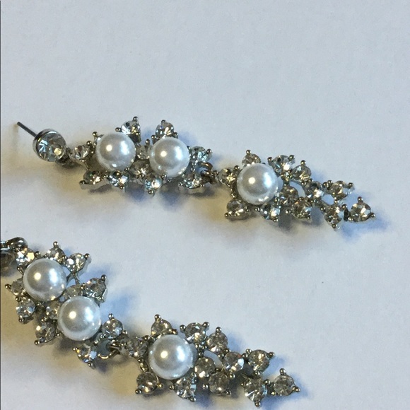 TASHA FAUX PEARL AND CRYSTAL DROP EARRINGS SILVER NWT - Picture 7 of 11